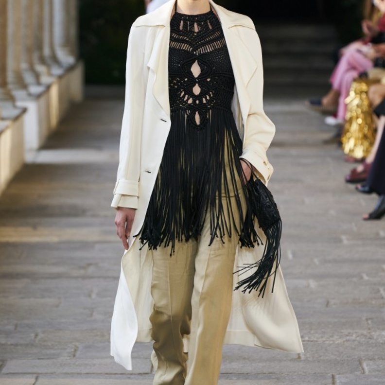 أبرز صيحات الموضة لربيع وصيف 2022 من أسبوع الموضة في ميلانو 