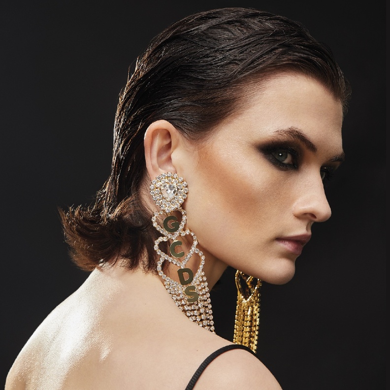 خطوات مكياج سموكي قوي لمناسباتك الراقية هذا الموسم