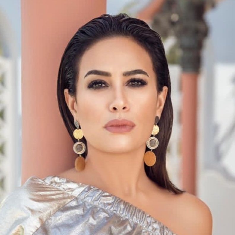 أبرز عيوب جمالية تفتخر بها النجمات في ملامحهن