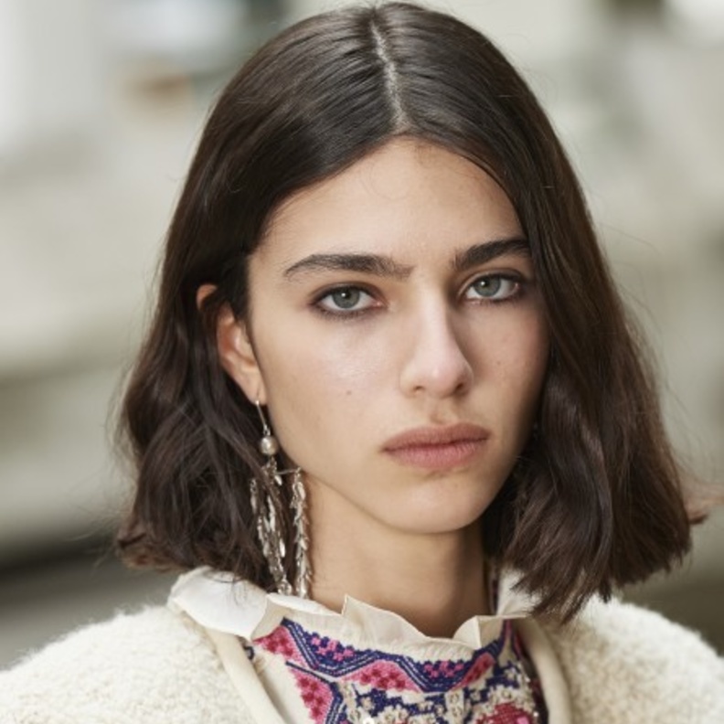 أهم النصائح والمستحضرات لمظهر حواجب طبيعية لهذا الموسم