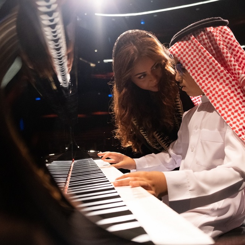 بمبادرة "احتواء" وبرعاية "السعودية للأبحاث والإعلام".. فيديو لمبدع من أطفال التوحد بمناسبة اليوم الوطني السعودي