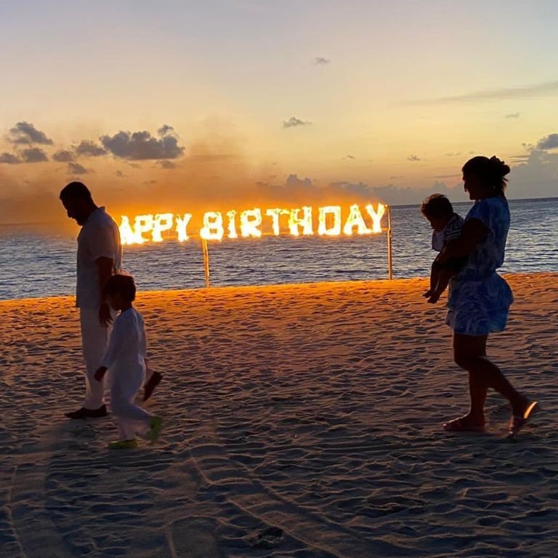 شاهدوا احتفال عيد ميلاد كارينا كابور 41 على الشاطئ