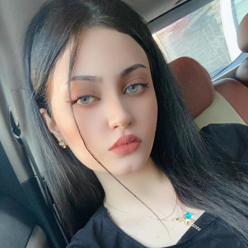 ابنة شقيق كاظم الساهر بإطلالة جمالية ناعمة بعد غياب 