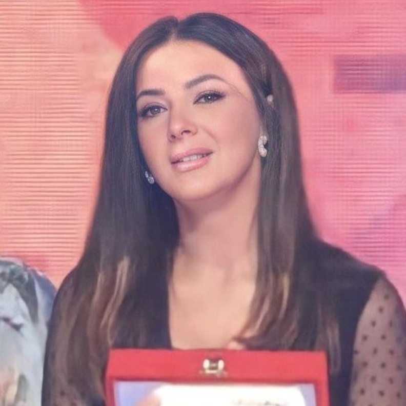  دنيا سمير غانم بإطلالة جمالية ناعمة بأول ظهور لها في حفل تكريم والديها