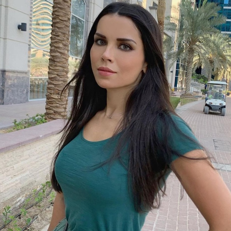 زوجة باسم ياخور ترد على الإنتقادات 