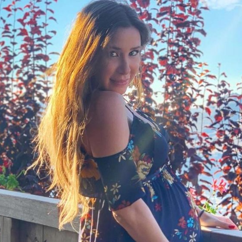 سابين ترزق بمولودها الأول وتنشر لقطات مؤثرة :"أهلًا بك في عالمنا"