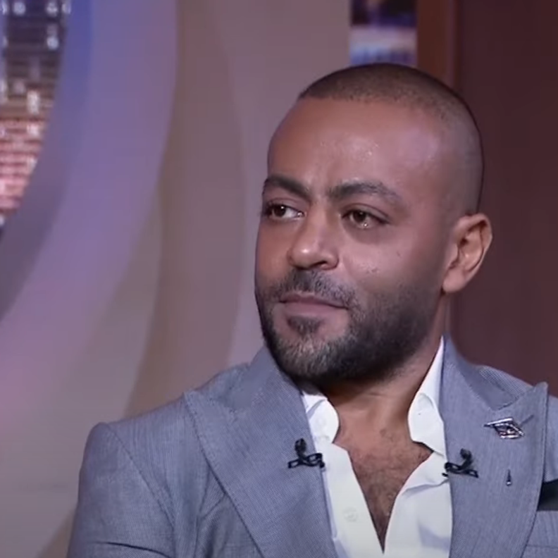 تامر عاشور- صورة من برنامج الحكاية على قناة mbc