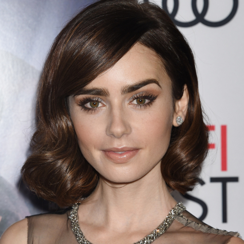 مستحضرات مكياج لا تستغني عنها ليلي كولينز لإطلالة أنثوية ساحرة