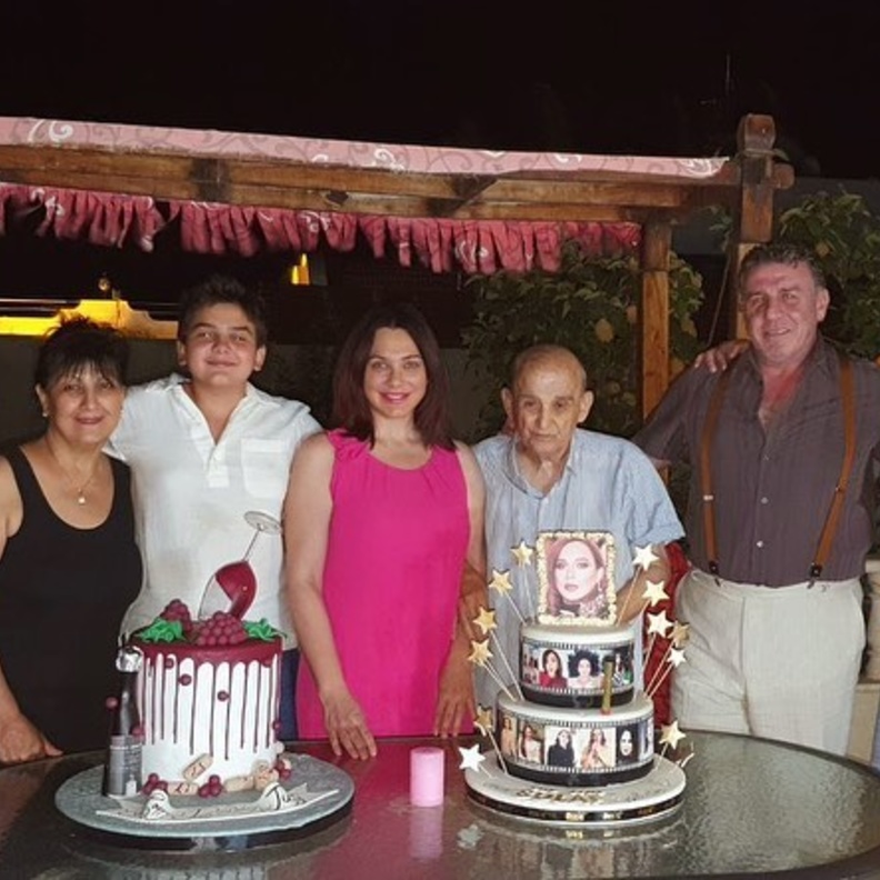 سلاف فواخرجي واسرتها 