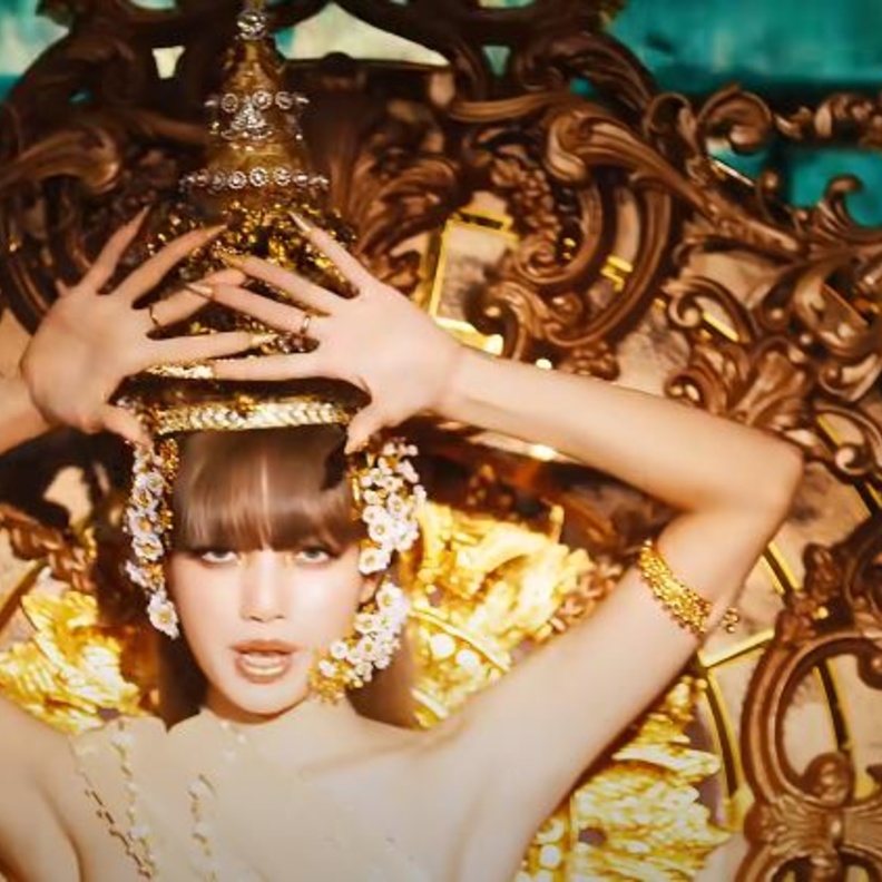 ليسا تشعل أجواء برنامج جيمي فالون وتتخطى الـ100 مليون مشاهدة في يومين بأغنيتها "LALISA"