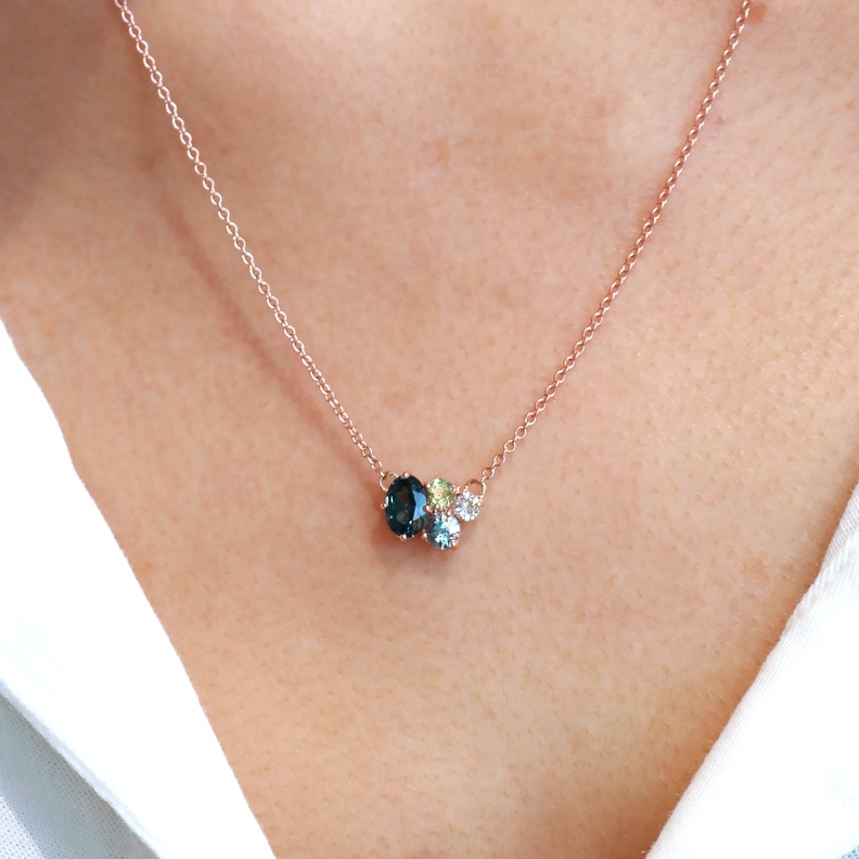 أجمل المجوهرات المرصعة بأحجار التوباز الأزرق اللندني 