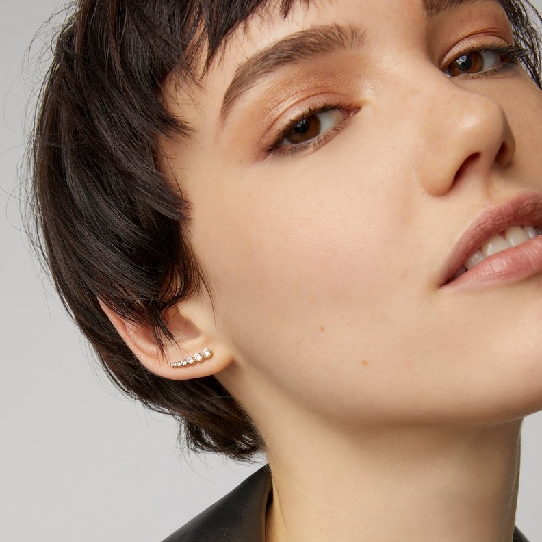 أقراط منفردة ناعمة لتكديس الأقراط الصورة من صوفي بيل براهي