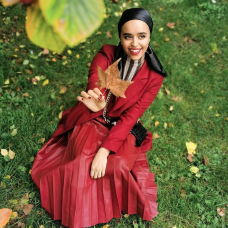 اطلالات خريفية للصبايا المحجبات مستوحاة من لولوة الخطاف