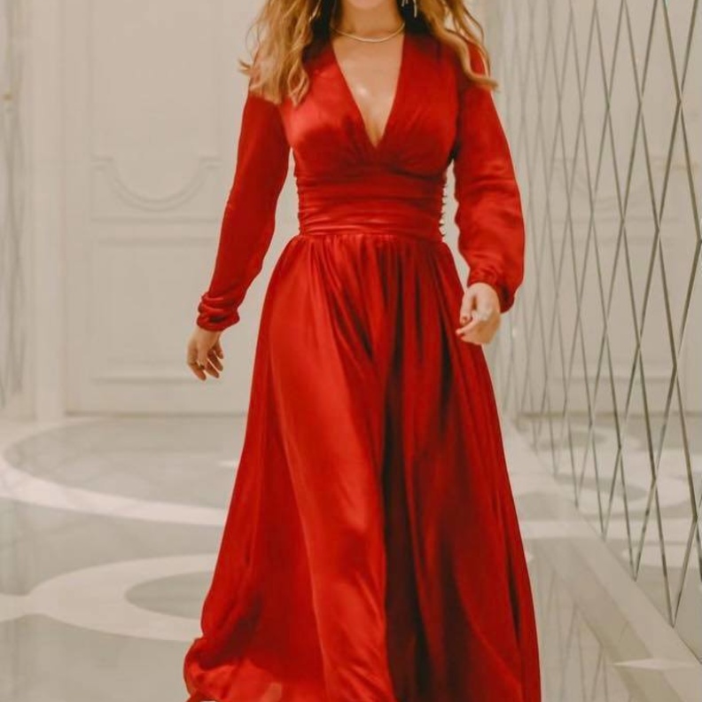 اطلالة نانسي عجرم بالفستان الاحمر القوي