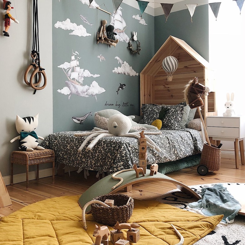 الأخضر الباهت يضفي سحر الطبيعة على ديكور غرف الأطفال