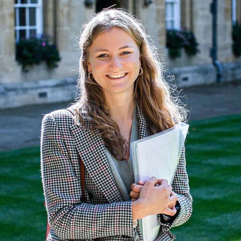 الأميرة إليزابيث ولية عهد بلجيكا تبدأ دراستها الجامعية