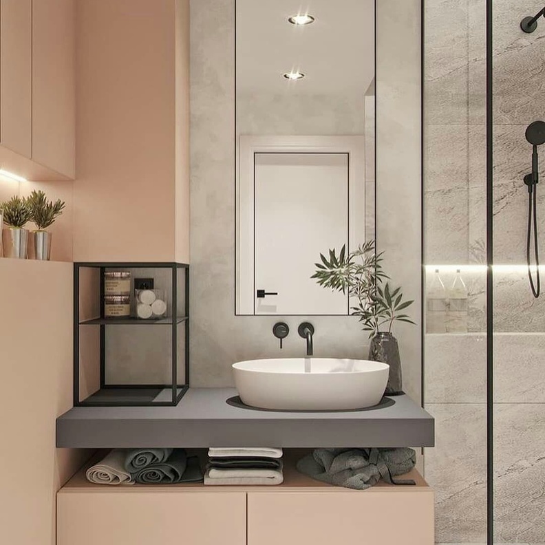 الخطوط الطويلة في التصميم تزيد من ارتفاع سقف الحمام الصغير