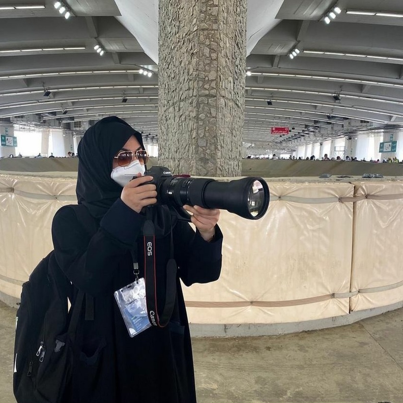 المصورة "نبيلة أبوالجدايل" تحصد جائزة IPA العالمية بصور حج 1442