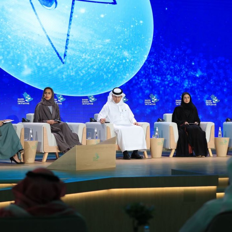 "نورة العيسى" و"نورة السديري" و"نجلاء السديري" في انطلاق برنامج "قمة الشباب الأخضر"