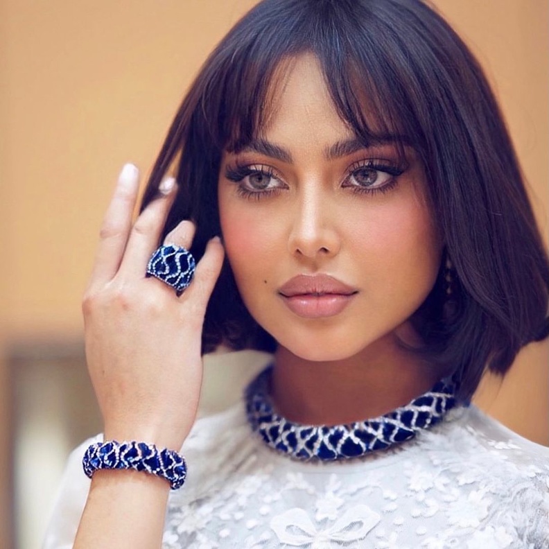 الفاشينيستا الكويتية ومدونة الموضة والجمال فاطمة المؤمن