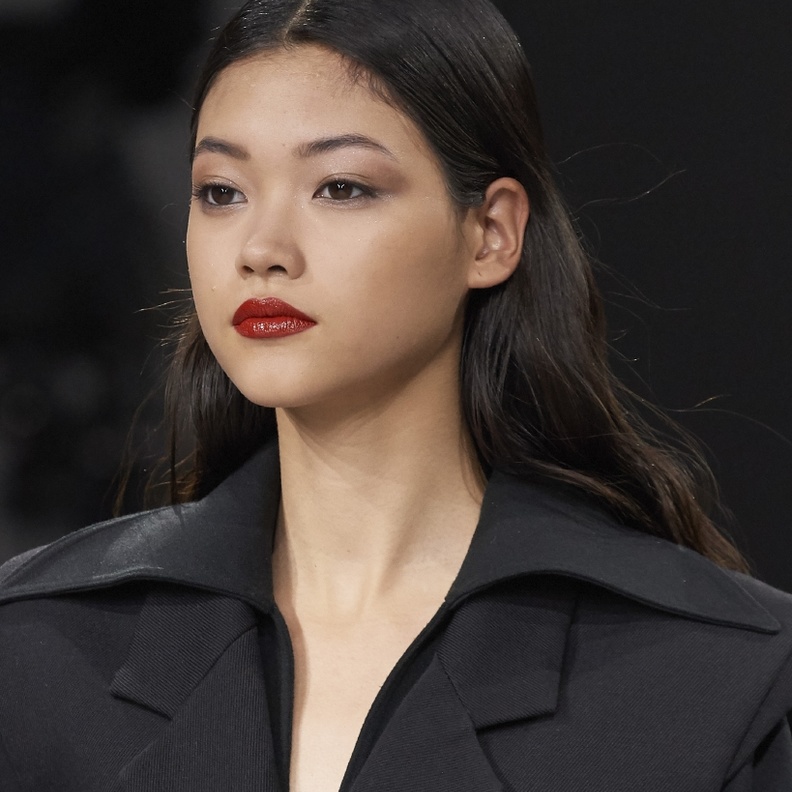 الوان احمر شفاه حمراء قوية من دار Ami Alexandre Mattiussi