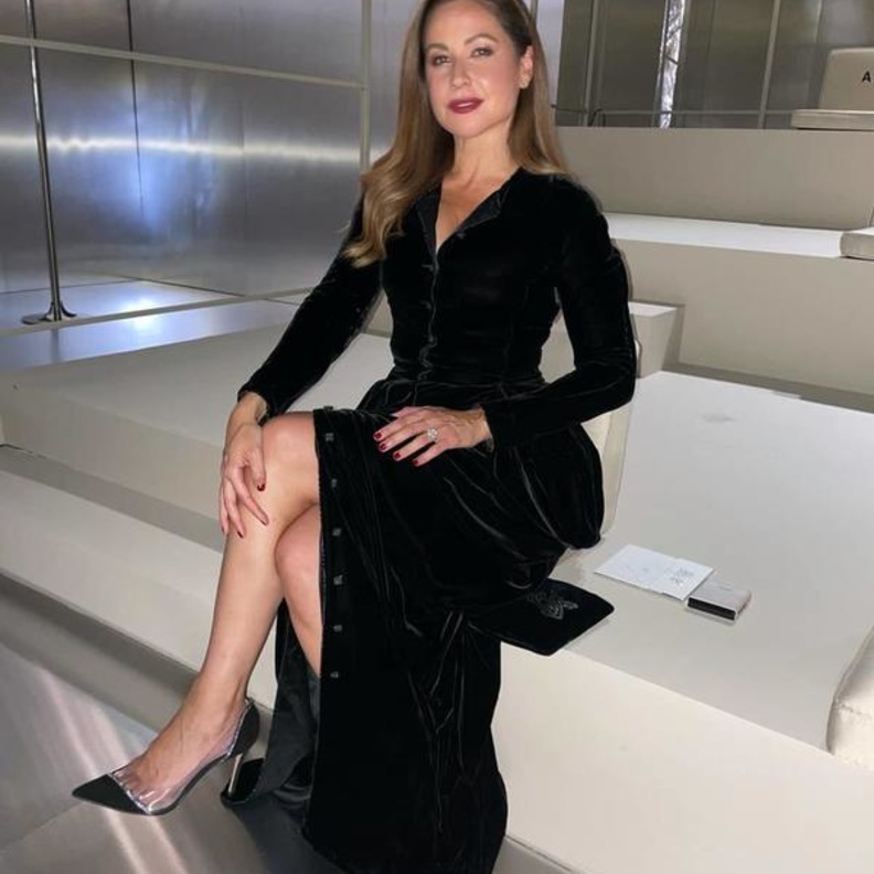 Madelyn Cline  تألقت بالجمبسوت الأنيق