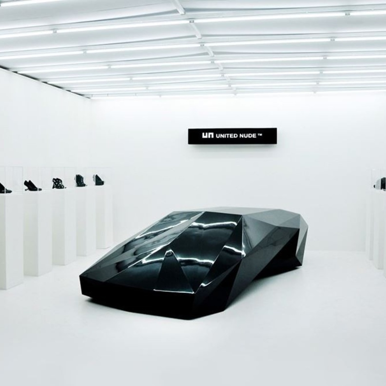 بيع سيارة مستوحاة من نموذح لامبورغيني كونتاش في مزاد