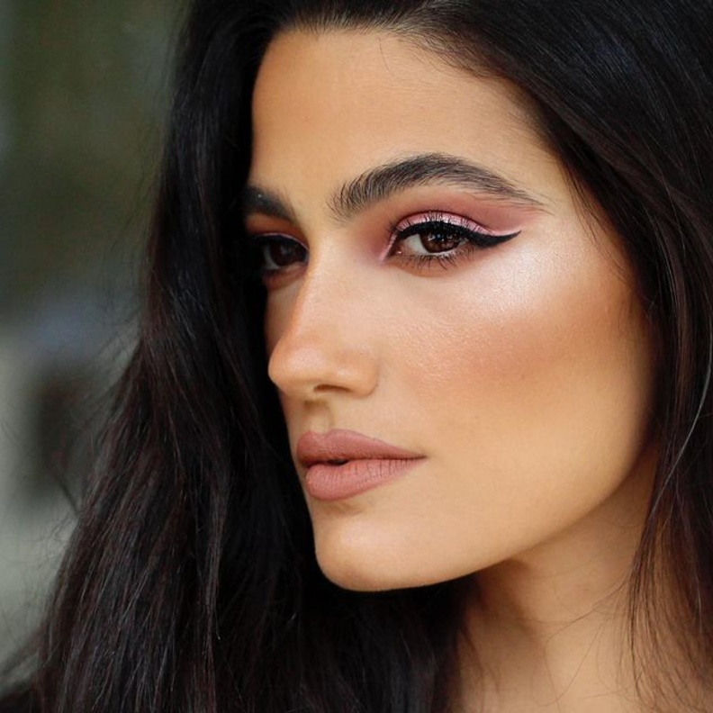 درة بمكياج وردي صورة من حسابها على انستغرام