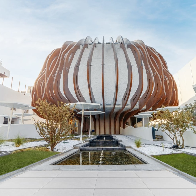 تتمحور فكرة تصميم جناح سلطنة عمان في اكسبو ٢٠٢٠ دبي حول شجرة اللبان العريقة