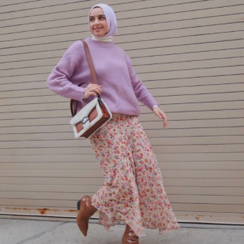 اطلالات خريفية للصبايا المحجبات في التنورة على طريقة سمر البرشا