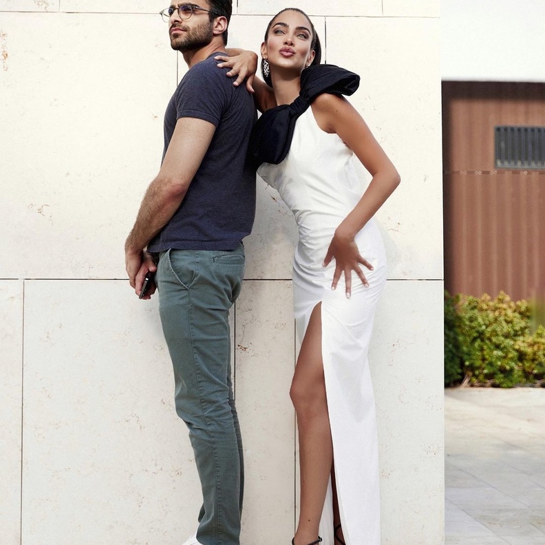 جيسيكا قهواتي تخطف الأنظار برفقة شقيقها