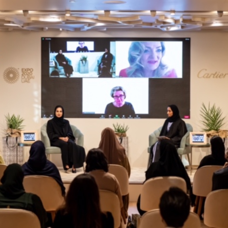 خبيرات في إكسبو دبي 2020 ابتكار إرثي لمنسوجات من سعف النخيل يحقق الاستدامة في صناعة المنسوجات والأزياء