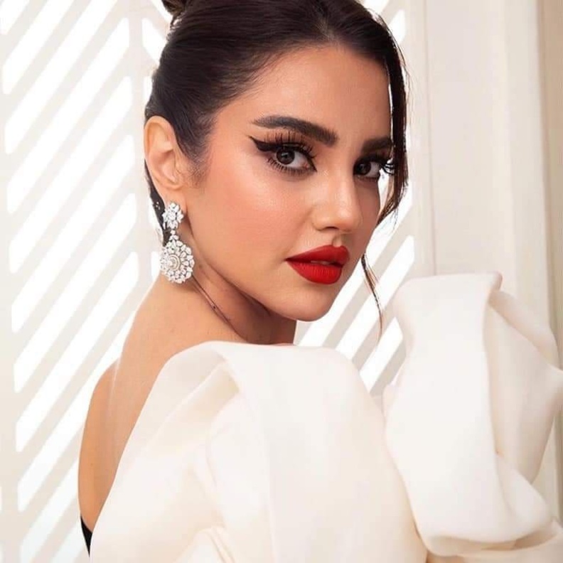 الإعلامية الإماراتية مهيرة عبد العزيز - الصورة من حسابها jerkographyعلى انستقرام للمصور