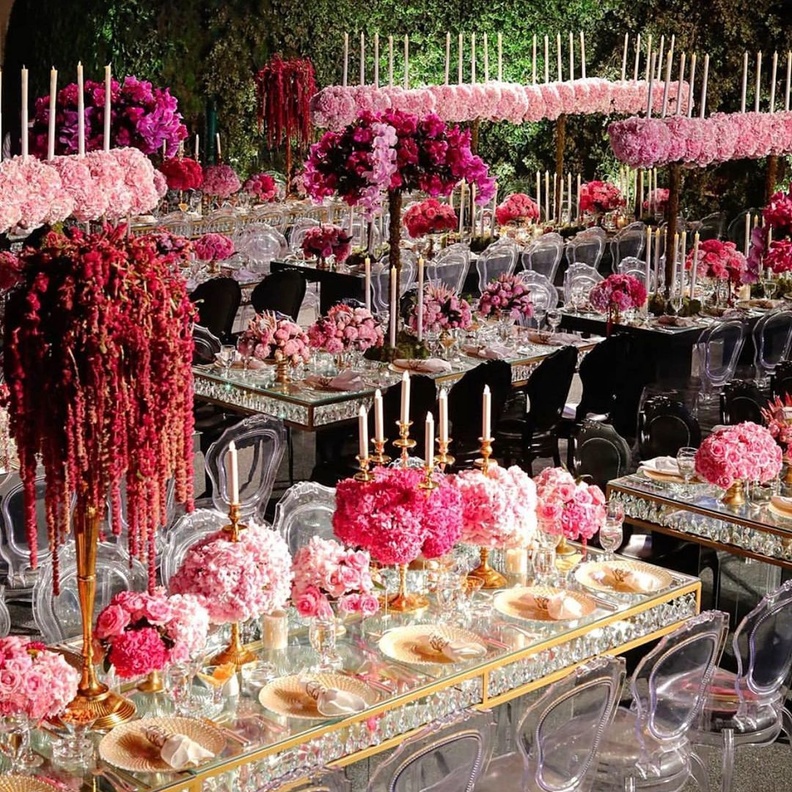 ديكور زفاف زهري ناعم لشهر التوعية بسرطان الثدي من تصميم My Event Design