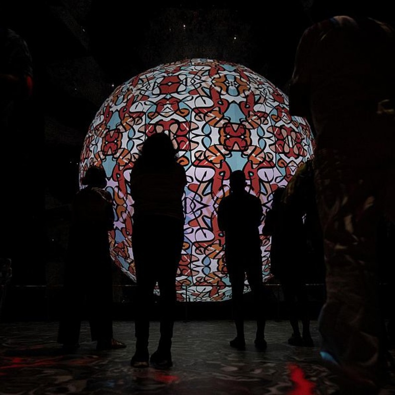 رؤية عمل فني مبدع يزين جناح المملكة- المصدر وكالة الأنباء السعودية