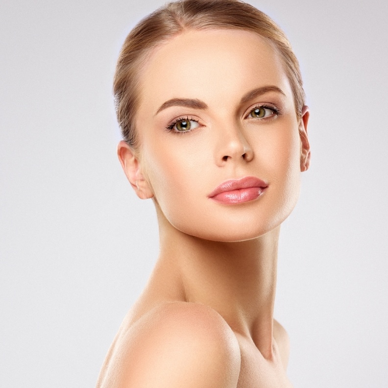 تقشير الجلد بالليزر يجعل بشرتك تبدو أصغر سناً وصحية أكثر