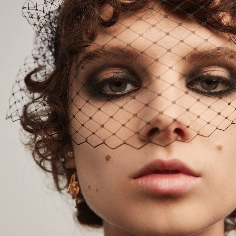رسمات ايشادو اسود مجنح وهندسي من دار Dior