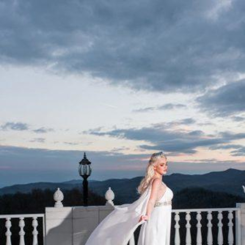 صور زفاف من ثيم زفاف مستوحى من سلسلة أفلام Hunger Games