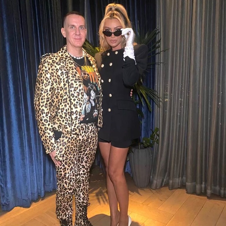 صورة جمعتها بمصمم دار Moschino جيريمي سكوت Jeremy Scott
