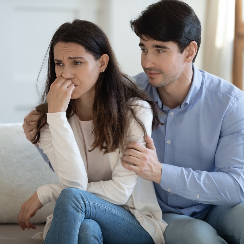 عبارات يقولها الرجل تسبب شعور المرأة بعدم الأمان