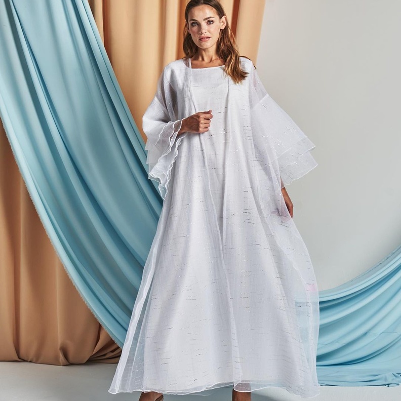 عباية انثوية بأكمام راسعة من Threads By Twins