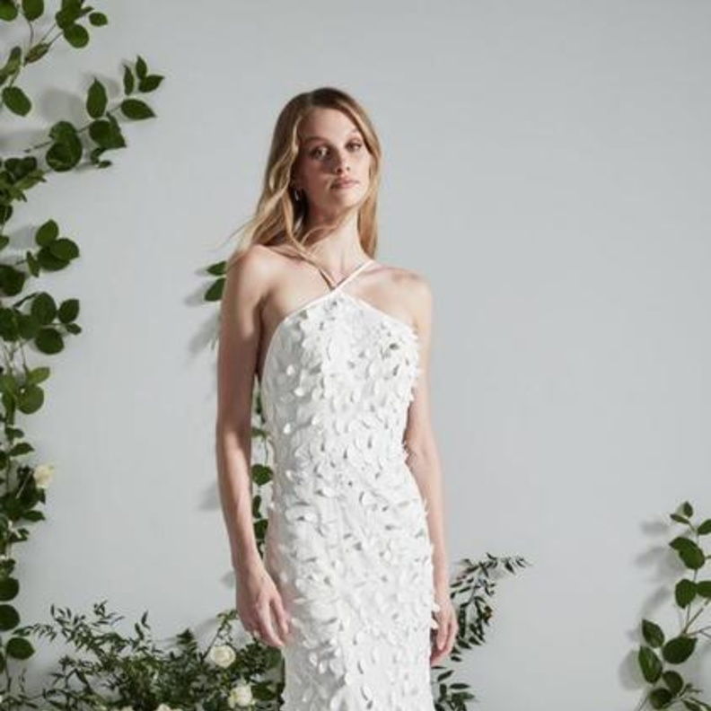 فساتين زفاف Theia لخريف وشتاء 2022 من أسبوع الموضة العرائسي