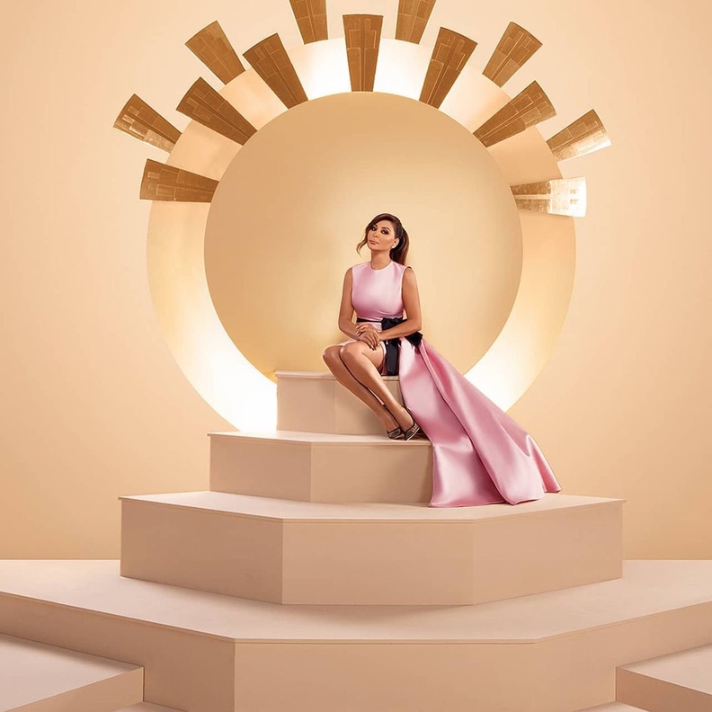 فستان وردي من اليسا- انستغرام الفنانة