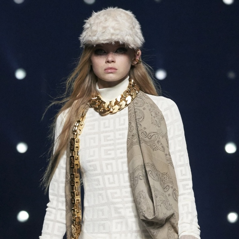 قبعات خريف 2021 مع البيريه السوداء من Philosophy By Lorenzo Serafini