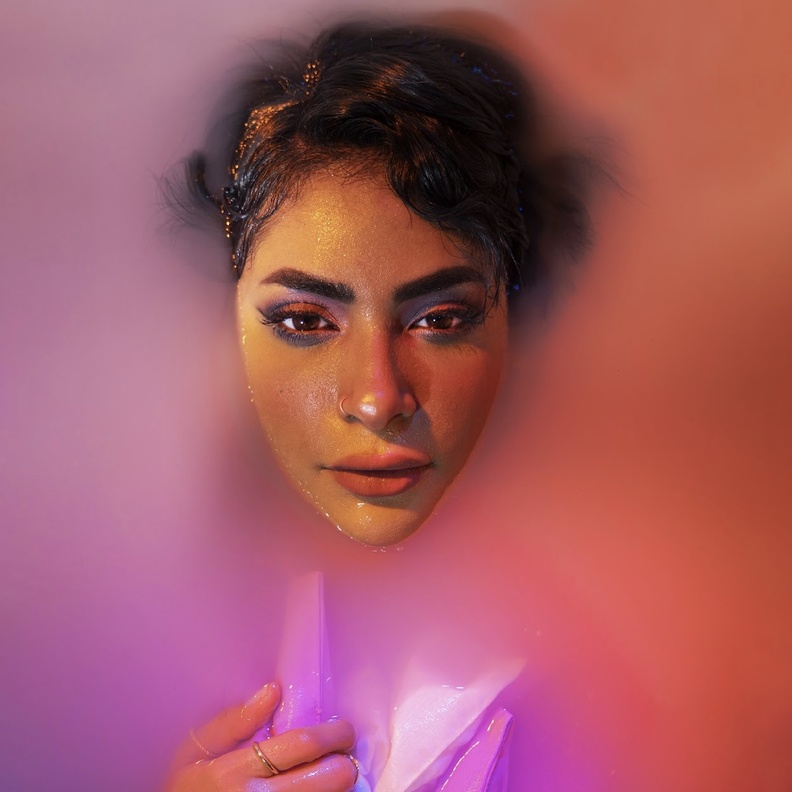 لقاء مع الفنانة السعودية نوف سفياني الملقبة بـcosmicat