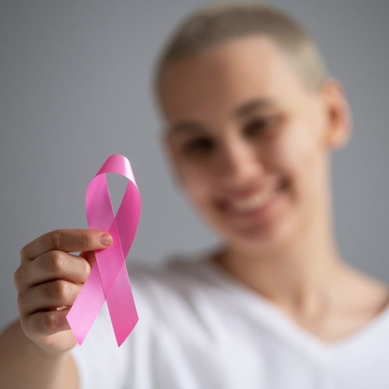 ما هي أعراض سرطان الثدي النقيلي