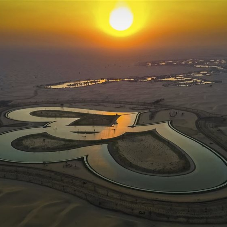 بحيرات القدرة.. أجواء خلابة وتجربة رومانسية لا تنسى في الإمارات 
