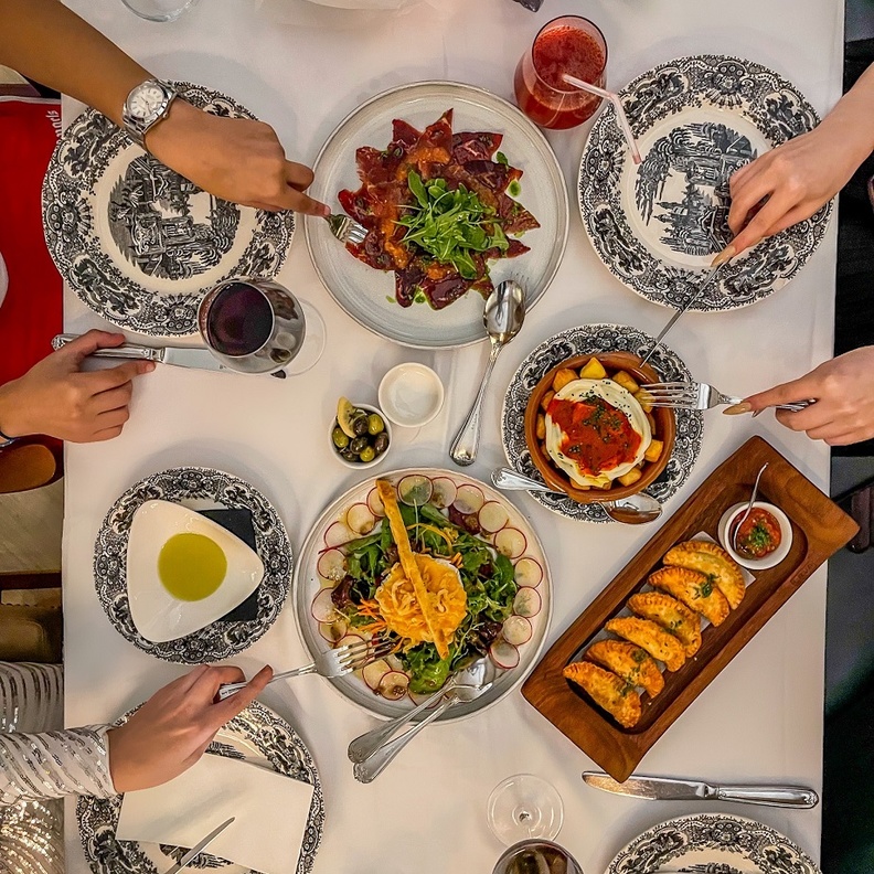 مطعم "أسادور دي أراندا" يحتفي بمرور عام من نجاح أعماله في دبي