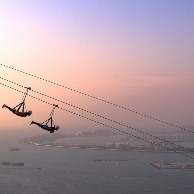 منظر ساحر لغروب الشمس في خلفية مسار إكس لاين- المصدر  إكس لاين