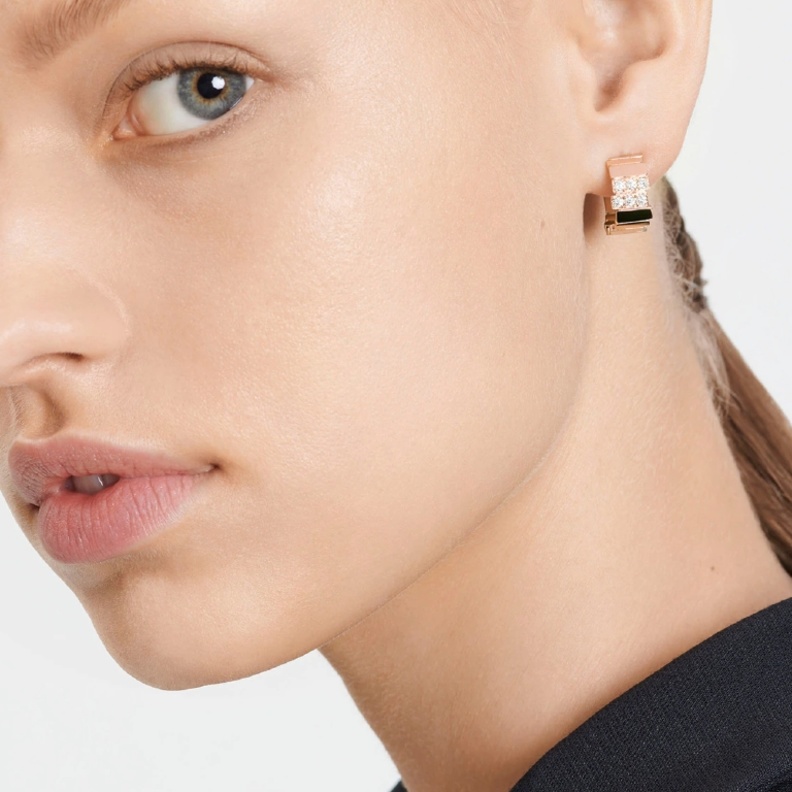 موديلات اقراط عصرية ناعمة لاطلالات النهار الجذابة